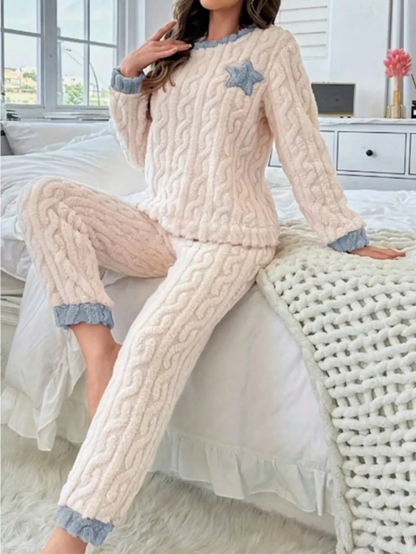 2-piece set of women's autumn and winter pajamas, thick pants, round-neck embroidered five-pointed star, cute cartoon warm suit